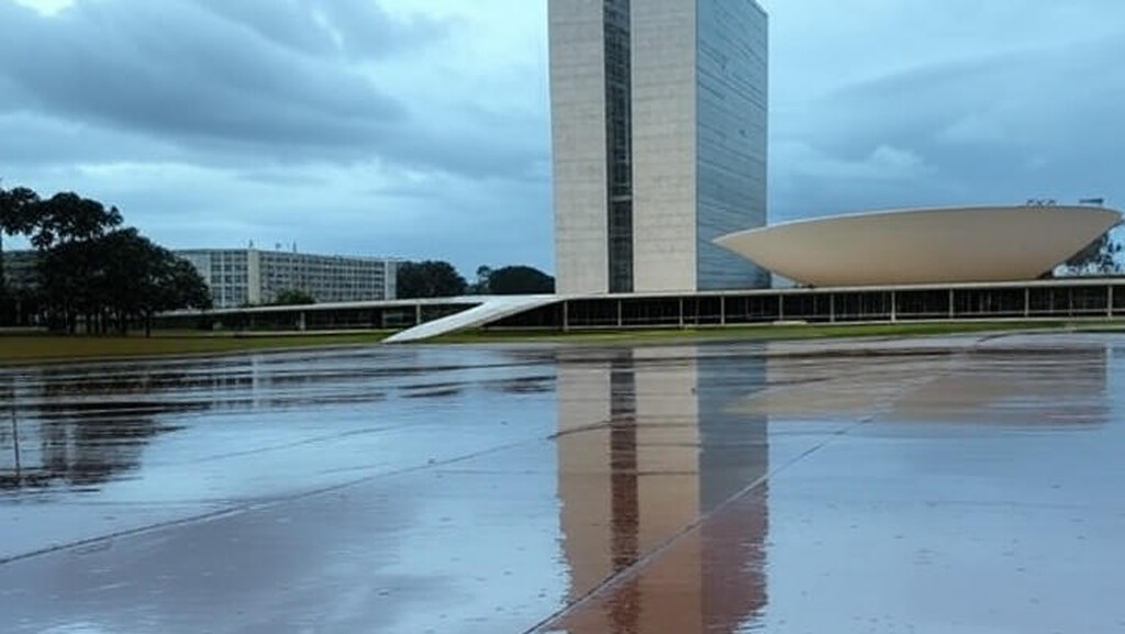 Chuva intensa inaugura novembro em Brasília com alertas de tempestades no DF