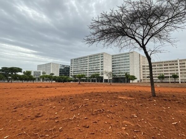 Vista urbana de Brasília com edifícios modernos e pouca arborização, ilustrando atraso em política ambiental.