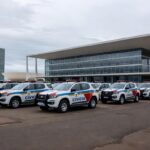 Fachada da CLDF com viaturas da Polícia Civil do DF, representando apoio a projeto que ameaça equilíbrio fiscal.