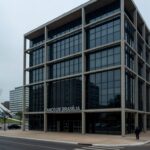 Fachada do Banco de Brasília em Brasília, sob suspeitas de irregularidades investigadas pela CCJ.