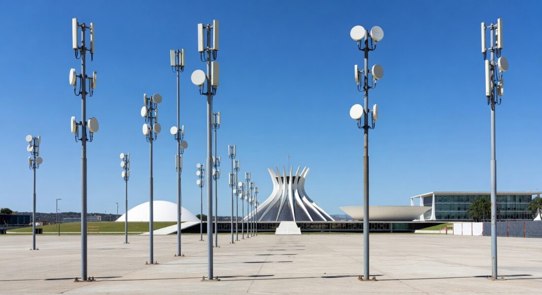 Poste com antena de Wi-Fi público em praça de Brasília, com Congresso Nacional ao fundo, representando expansão do Wi-Fi Social DF.