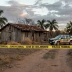 Chácara isolada em Planaltina, DF, com fita de isolamento policial e viatura, simbolizando disputa e chacina familiar.