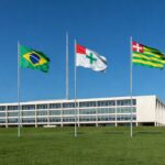 Palácio do Buriti em Brasília, representando suspensão de portaria sobre salários de professores temporários no DF.