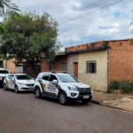 Viaturas da PMDF em rua de Ceilândia durante intervenção policial, sem feridos.