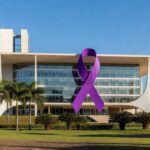 Edifício governamental em Brasília representando programas contra violência doméstica no DF.