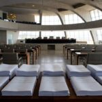 Prédio da Câmara Legislativa do DF em Brasília sob céu nublado, sobre piso salarial para intérpretes de Libras