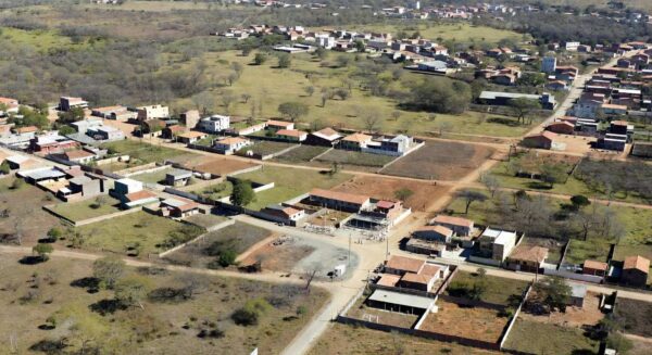 Vista aérea de região urbana em expansão no Brasil, representando aprovação de novas áreas administrativas Ponte Alta e 26 de Setembro