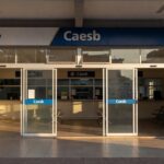 Agência da Caesb em Brasília com portas fechadas e atendimento suspenso