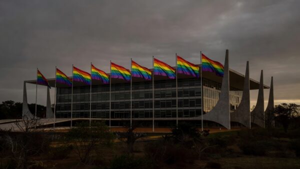 Plenário da CLDF em Brasília durante sessão de orgulho LGBTI+ sem medidas contra violência