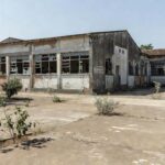 Escola pública precária no DF com infraestrutura deteriorada
