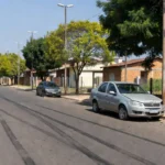 Rua em Itapoã após acidente de trânsito com veículo danificado