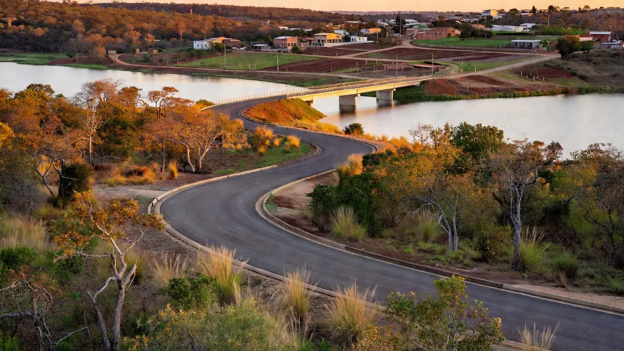 Estrada parque e ponte sobre o Lago Norte em Brasília, infraestrutura urbana.