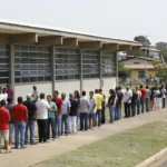Fila de eleitores na Escola Classe 02 do Itapoã em Brasília